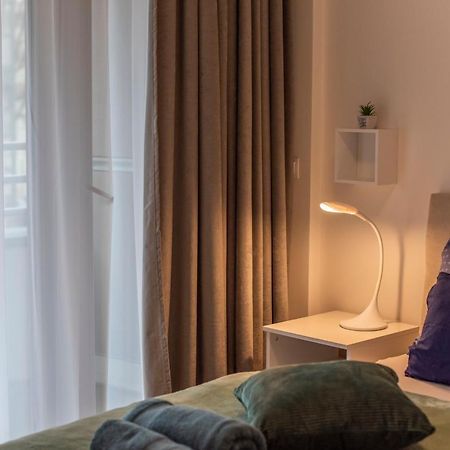 Lovely Apartman- Free Parking เปตช์ ภายนอก รูปภาพ