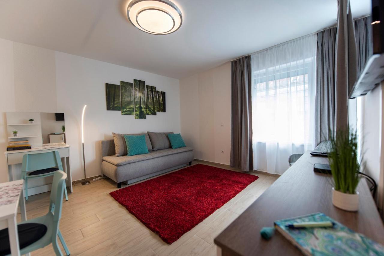 Lovely Apartman- Free Parking เปตช์ ภายนอก รูปภาพ