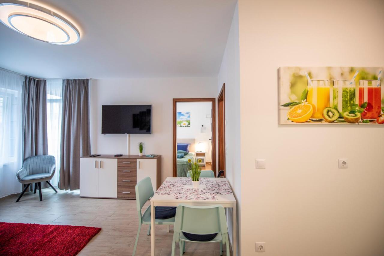 Lovely Apartman- Free Parking เปตช์ ภายนอก รูปภาพ