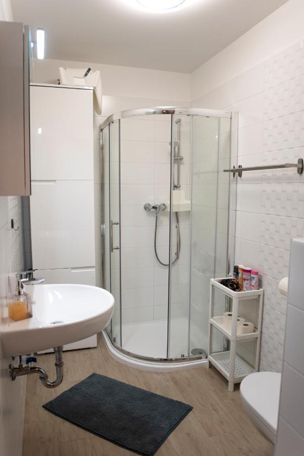 Lovely Apartman- Free Parking เปตช์ ภายนอก รูปภาพ