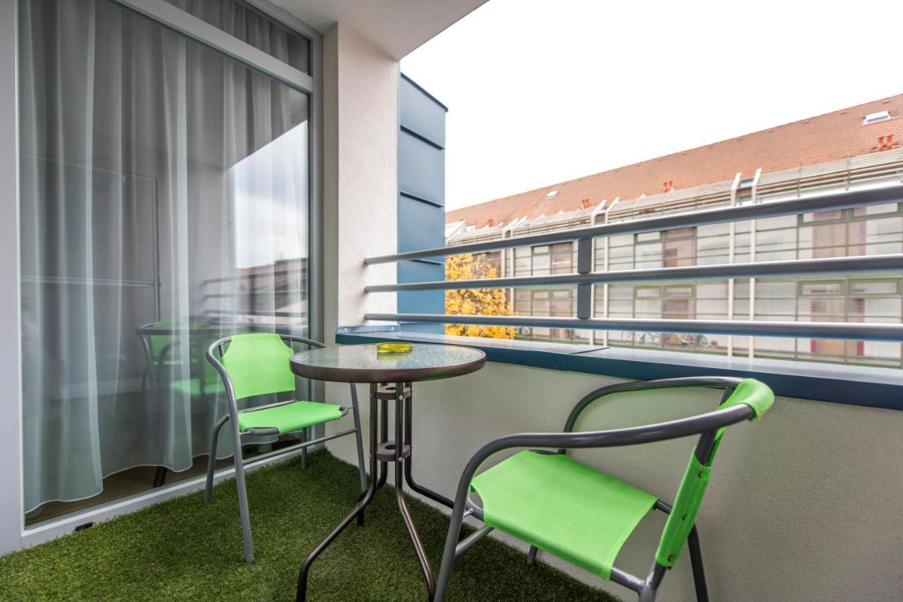 Lovely Apartman- Free Parking เปตช์ ภายนอก รูปภาพ