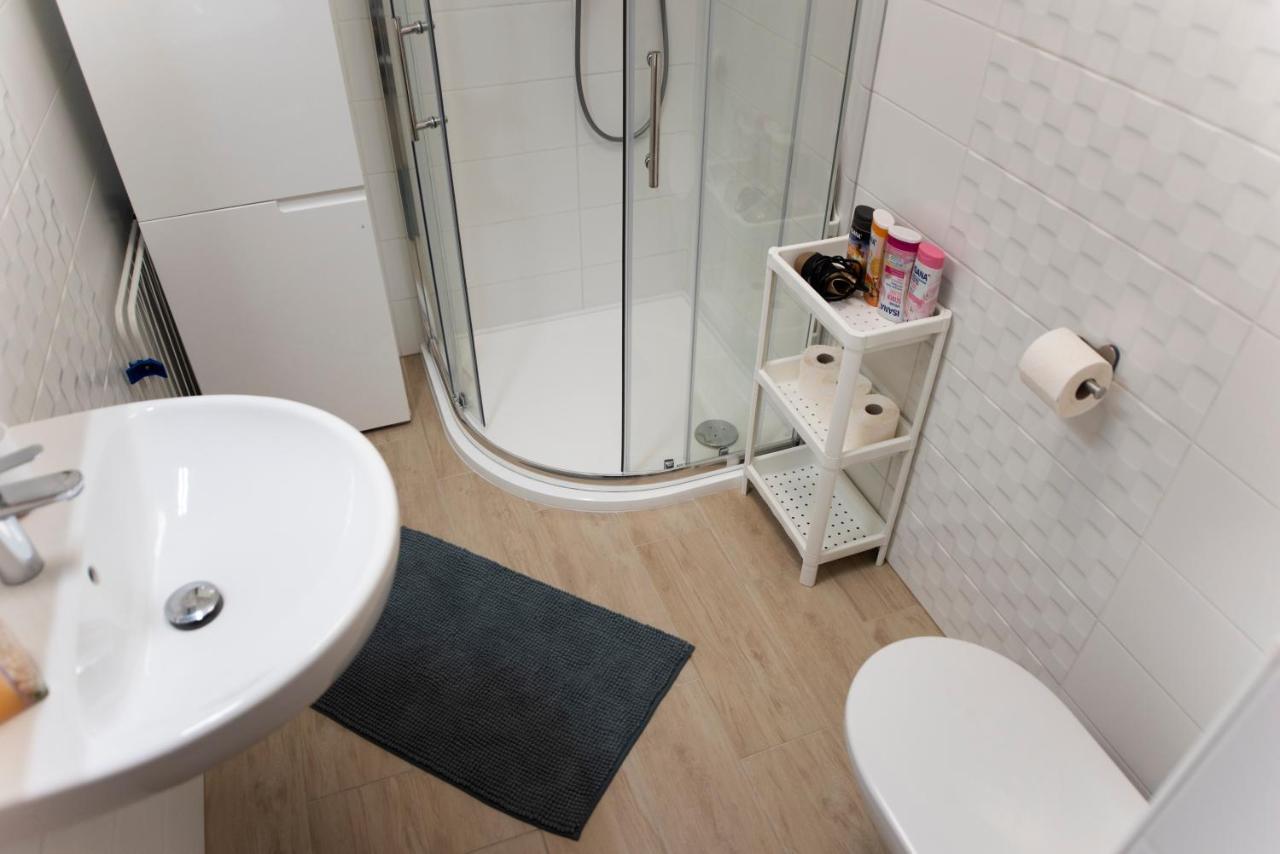 Lovely Apartman- Free Parking เปตช์ ภายนอก รูปภาพ